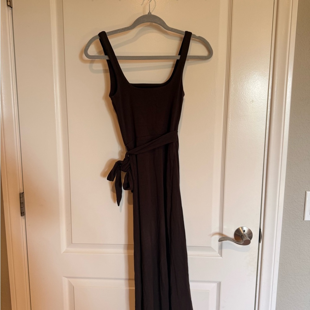 Aritzia Sleeveless Maxi Sundress Brown color
